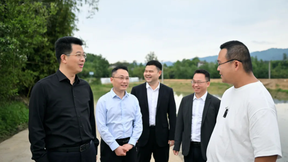 李文章在乡镇调研时强调：做强特色产业 建强基层阵地 以实干实效推动乡镇高质量发展