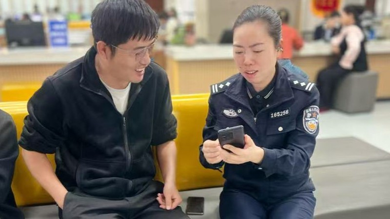 喀什地区公安出入境管理部门推行电子边境通行证 便民服务获群众点赞