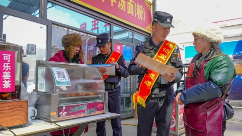 新疆喀什：“万里边关普法行”走进帕米尔高原，为游客农牧民送上“法治大餐”