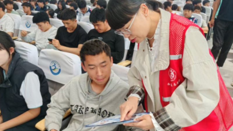 银川市西夏区学院社区：送法进校园 护航平安路