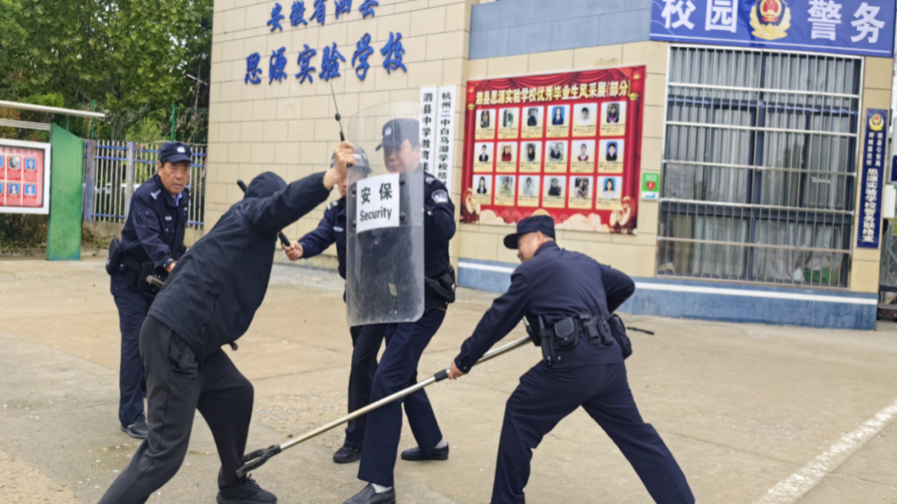 民警进校园开展反恐防暴演练 安全防护看得见、学得会