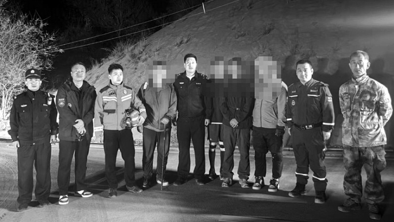 深夜里，6小时紧急搜救！深山中，4名徒步者脱险！