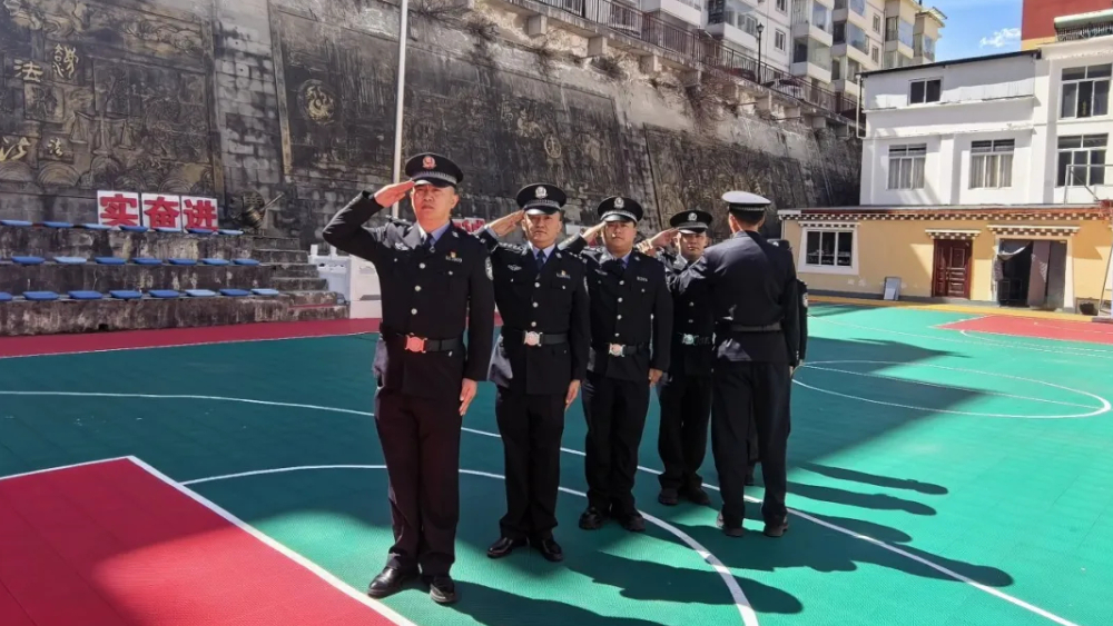 康定法院：淬火砺剑强本领  忠诚履职护天平