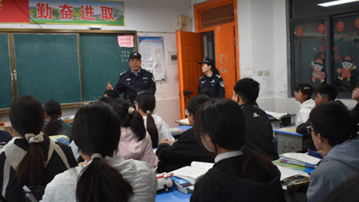 法治副校长进校园 普法护航青少年成长