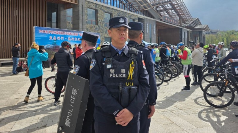 新疆伊犁边境管理支队大西沟边境派出所：全程护航守秩序 藏蓝身影暖赛场