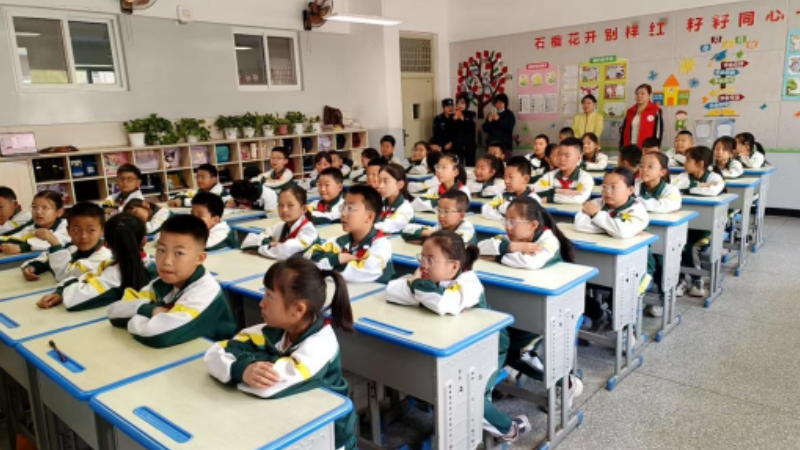 银川市兴庆区北塔社区：扫黄打非净环境，普法巡查护青春