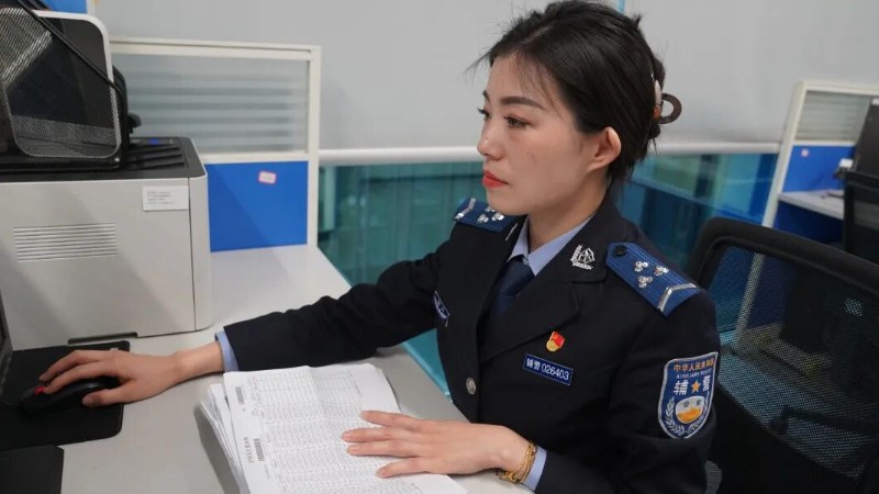 初思语：柔情背后是铁肩，方寸窗口亦有大担当