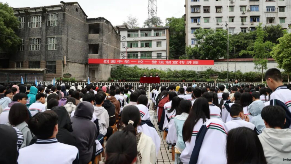 广安武胜公安：“警”色润桃李，护苗正当时！
