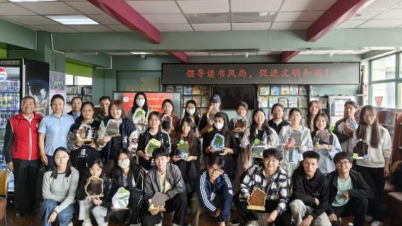 银川市兴庆区山河湾社区：书香润青心 普法聚微光