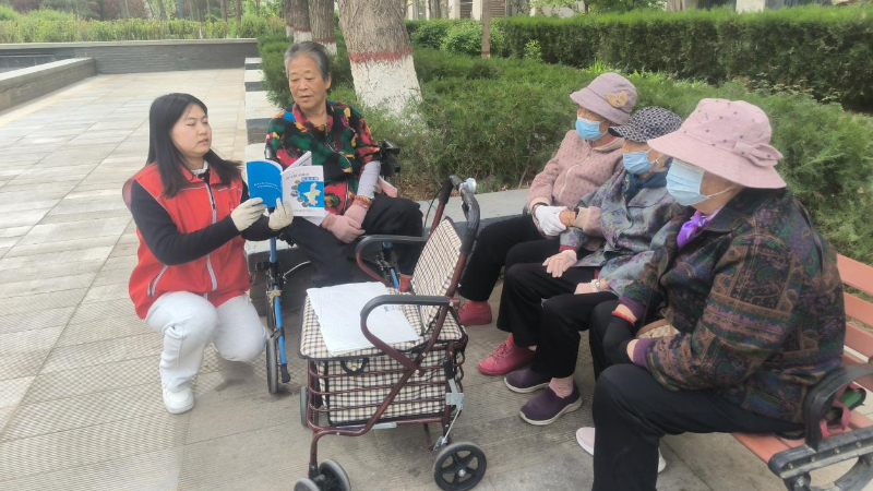 银川市兴庆区康平社区：网格上门送平安 消防普法护银发