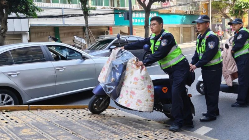 四川苍溪：摩托车、电动车乱停乱放专项整治行动