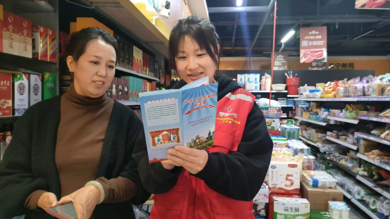 银川市兴庆区满春社区：网格普法进商铺 法治护航促经营