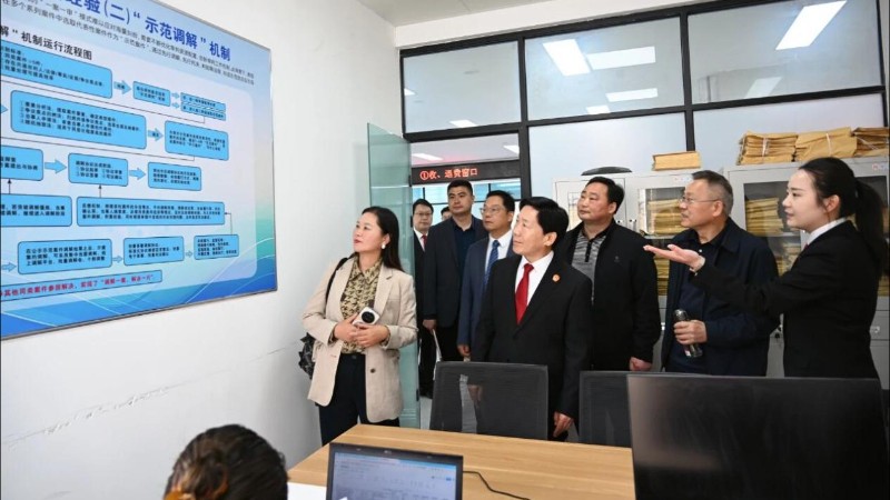 河南省南阳市高新区法院邀请代表委员走进“南阳知识产权司法保护服务中心”
