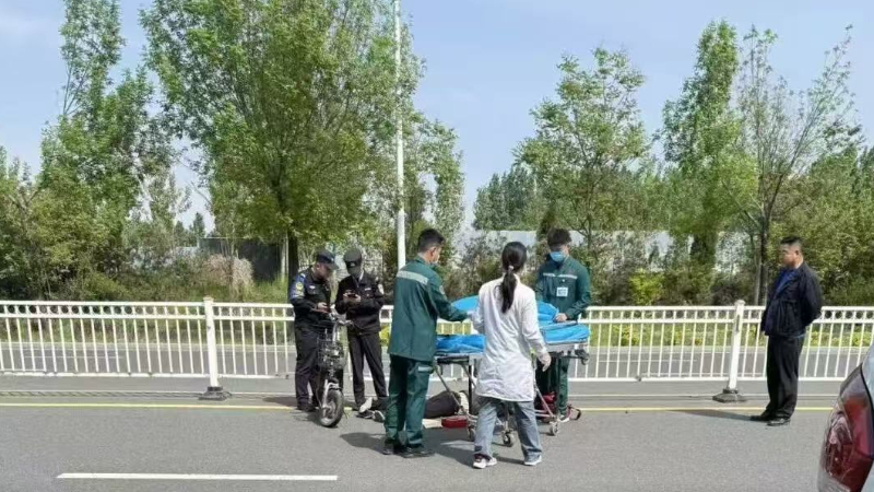 淄博周村法院干警途中遇险情 紧急施救践初心