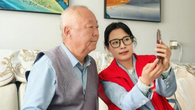 吴忠市利通区正丰社区：入户助老破数字鸿沟 精准服务守养老权益
