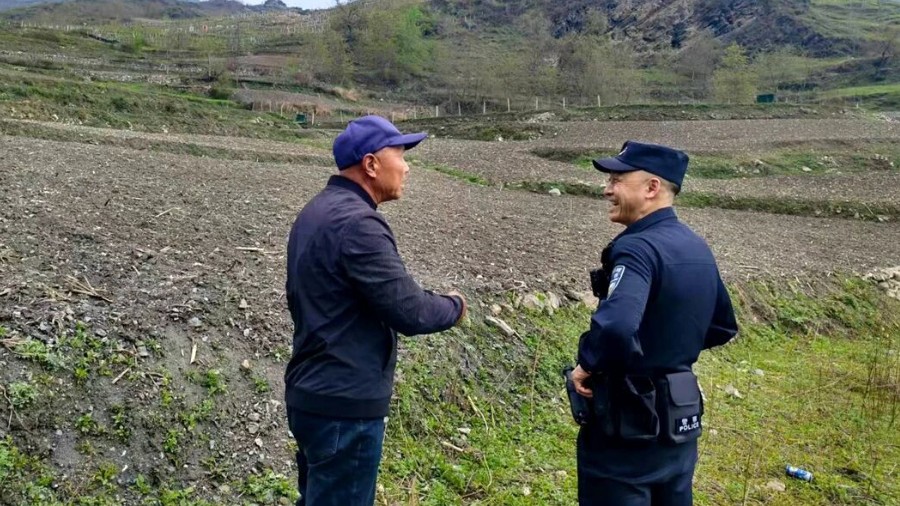 阿坝州九寨沟县双河派出所联合镇政府开展禁种铲毒巡山踏查行动