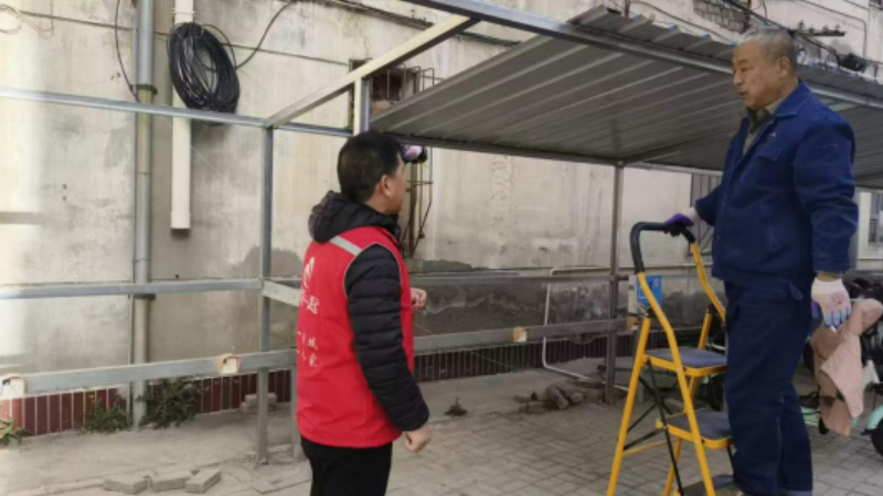 银川市兴庆区青山社区：凉亭议事解民忧 法治护航建车棚