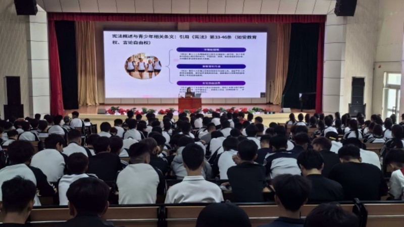 新疆伊犁州司法局：法治宣讲进校园 护航青春助成长