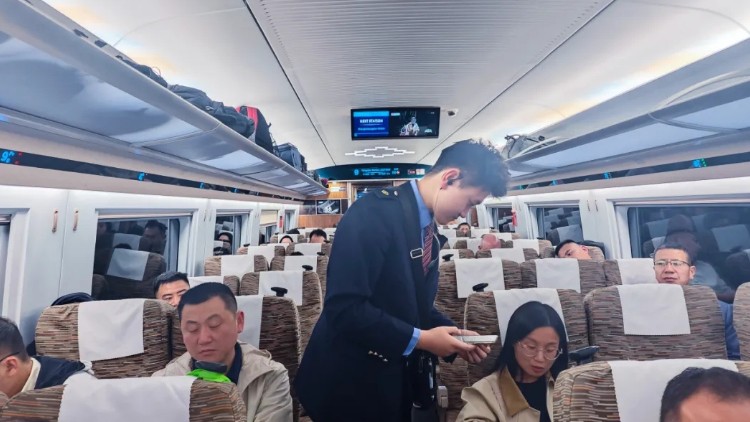 多个方向增开夜间高铁，乘车指南请查收！