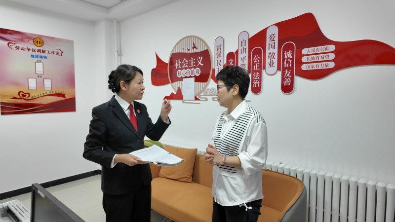 新疆伊宁市人民法院：援疆法官当“老师” 调解现场变“课堂”