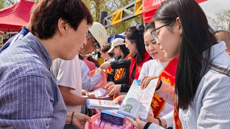 新疆布尔津县司法局：普法宣传进集市 法治服务暖民心