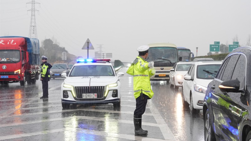 群众点赞“路好走、车好行” 江西“三个一律”道路交通安全风险隐患排查治理专项行动暖民心见实效