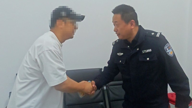 新疆洛浦县公安局争分夺秒 紧急止付32万元