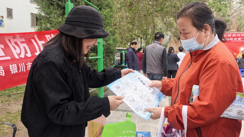 银川市兴庆区阳澄社区：欢歌庆五一 普法护平安
