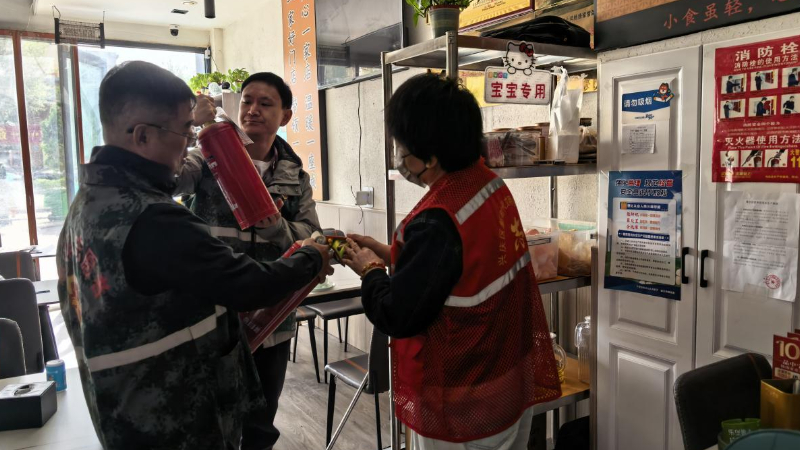 银川市兴庆区康平社区：法治体检除隐患 节前巡查筑平安