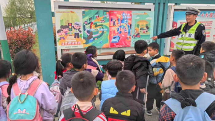 交通安全宣讲进校园 守护学生平安出行