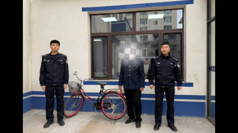 老人记错停车位置 吉林扶余公安民警暖心帮找回