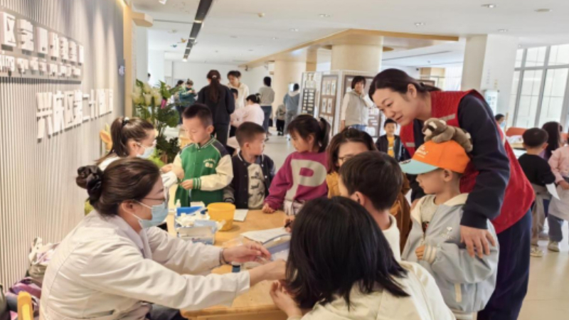 银川市兴庆区泰和社区：体检进园所 法治护幼苗