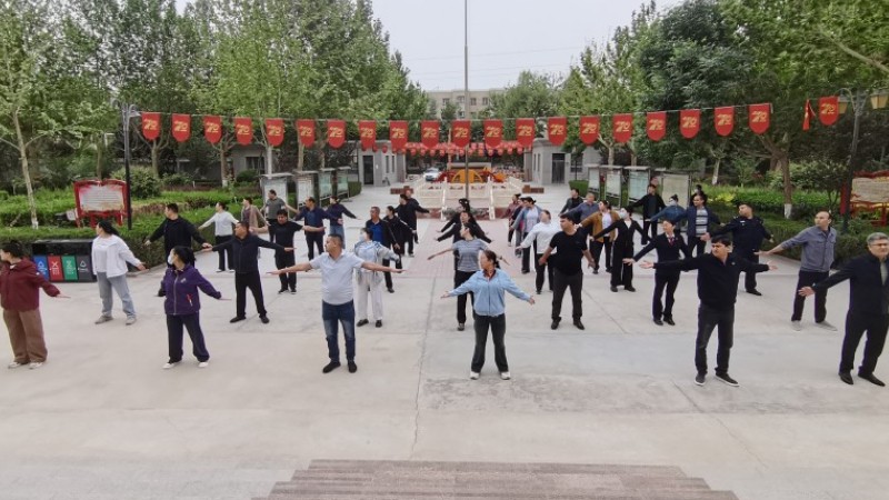 新疆泽普县人民法院：晨练太极八段锦 提振队伍精气神