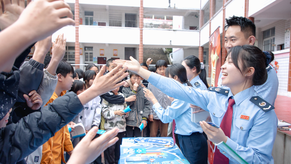法治润酒城，合规促发展：泸州奏响第35个税收宣传月“法治强音”