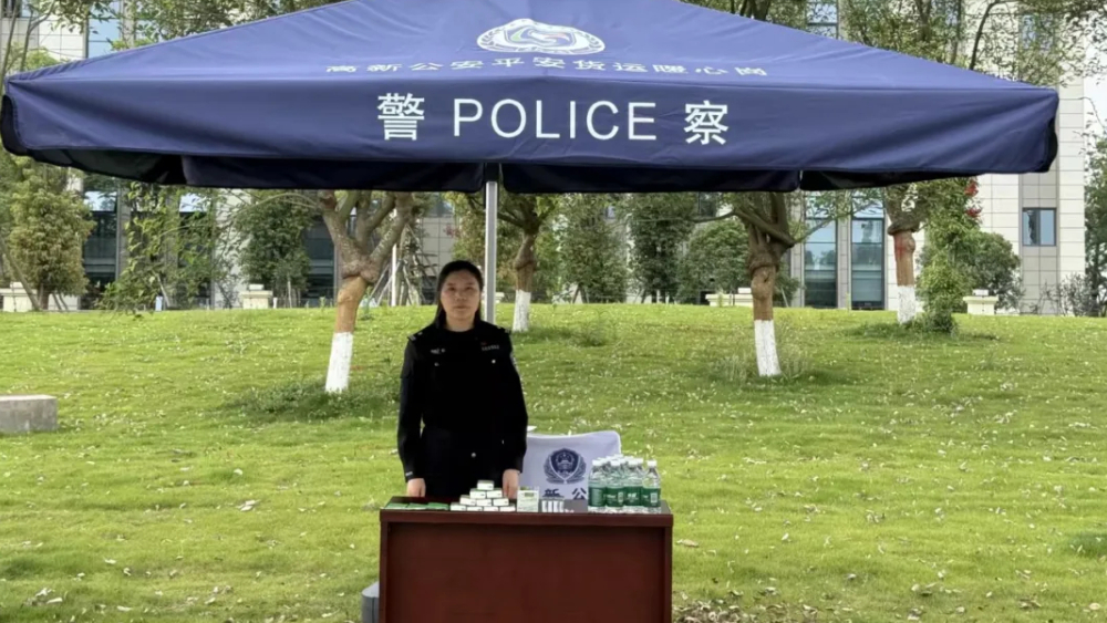 护企警务·驿路暖心——眉山高新公安点亮“平安货运暖心岗” 护航园区平安畅行