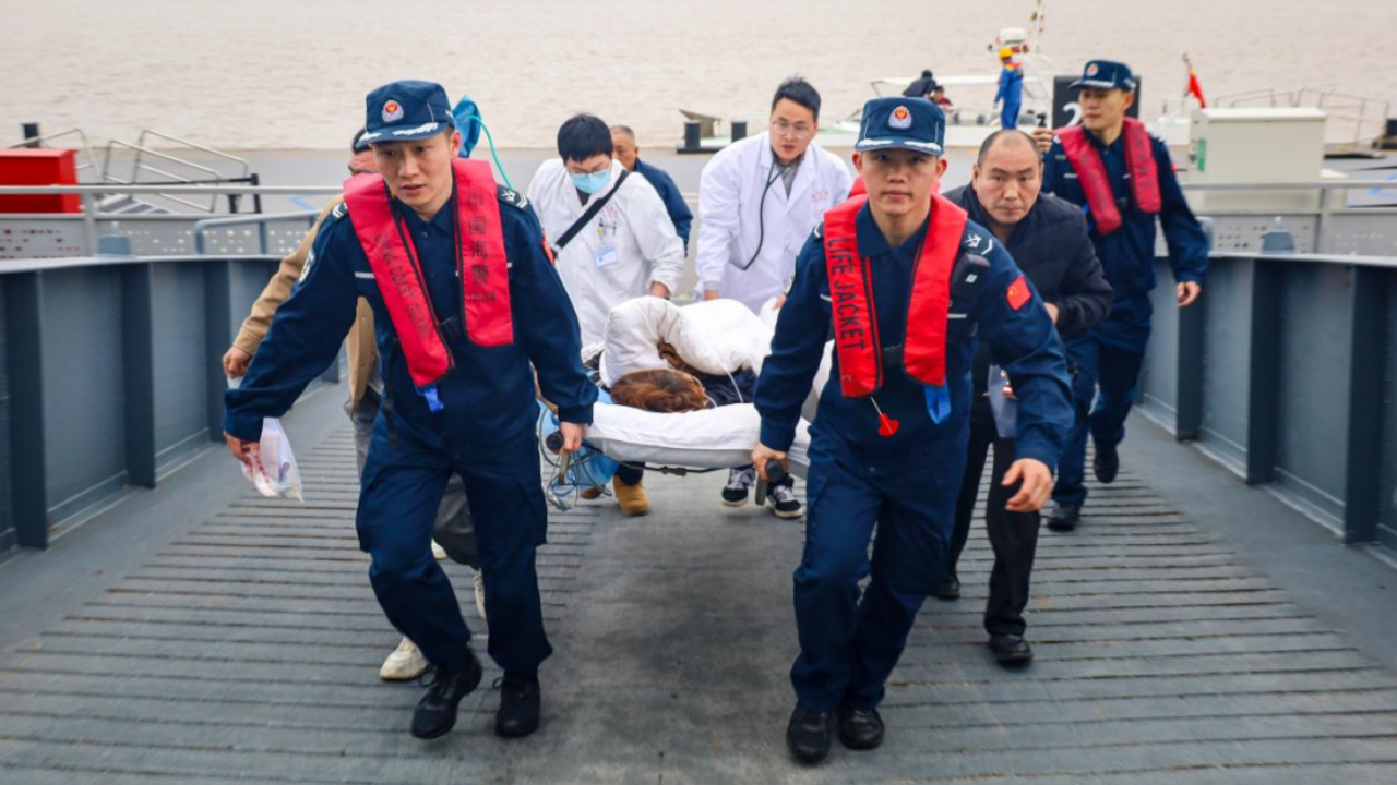岛民突发脑溢血！浙江舟山海警局 疾速开辟“生命通道”