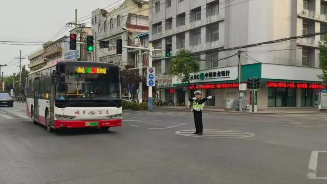 五一我在岗 交通保畅话平安