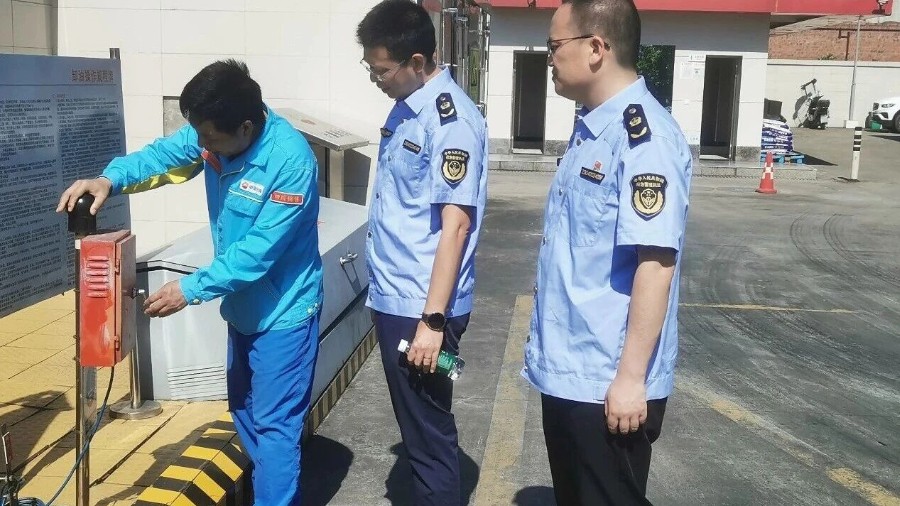 泸州市应急管理局“四不两直”查一线，守好节日“安全关”