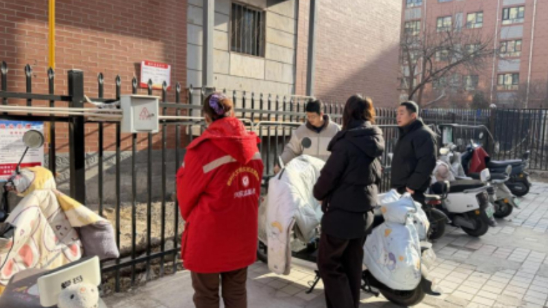 银川市兴庆区雅苑社区：清楼道保畅通，除隐患筑平安