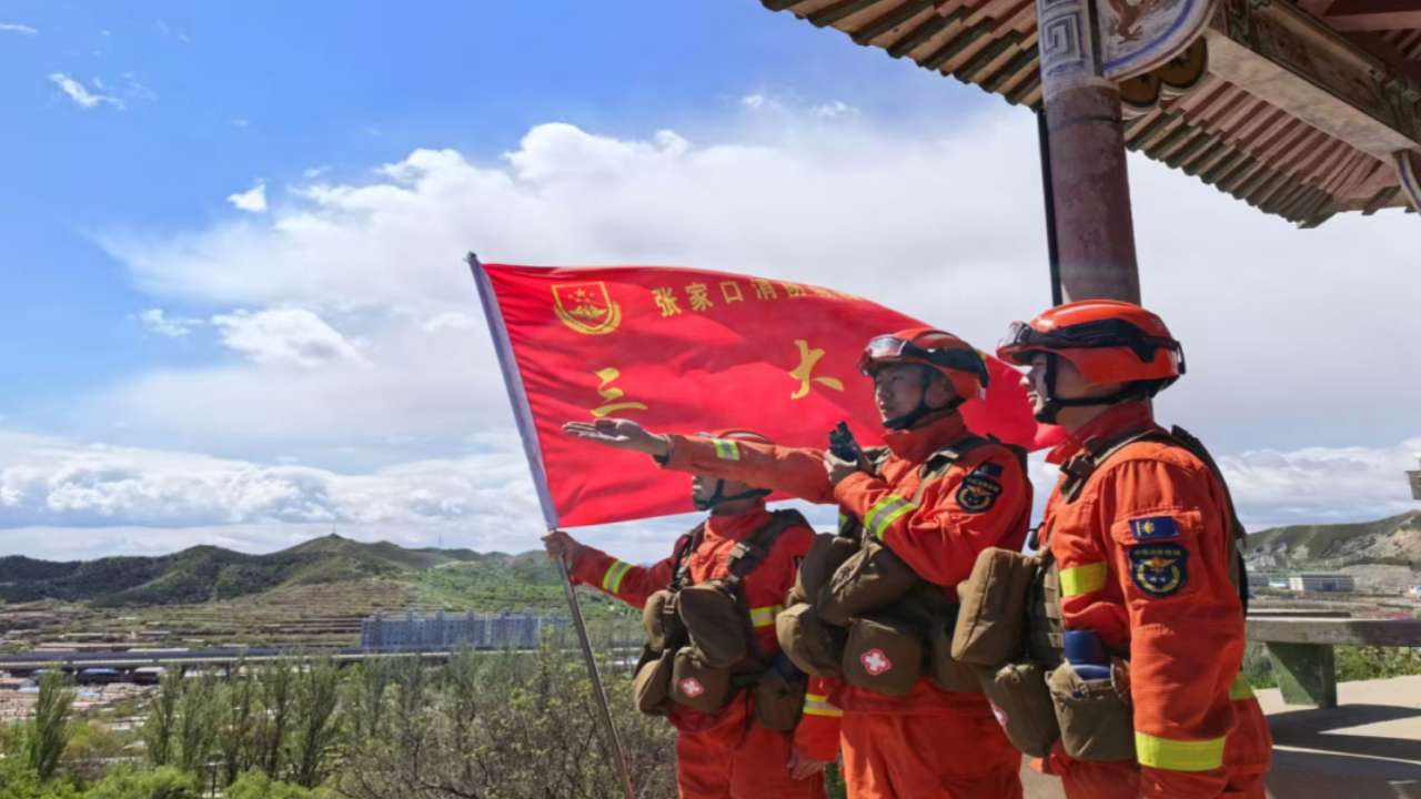 张家口消防救援机动支队五一防火执勤筑牢安全防线
