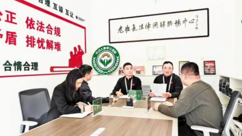 带领老班长巧解基层纠纷