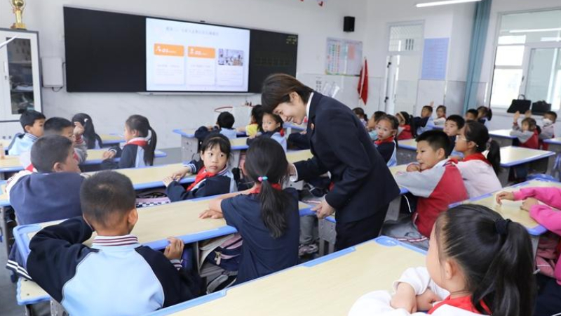 银川铁检送法进校园
