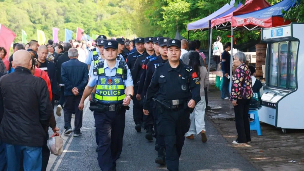 四川遂宁公安用坚守绘就“五一”假期平安画卷