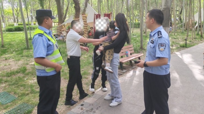 新疆伊宁市公安局伊犁河路街道派出所：四件暖心小事 情暖八方游客