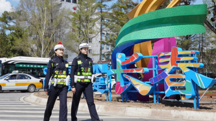 吉林长春交警以“全警动员+精准管控+柔性执法+便民服务”答好五一交通“平安卷”