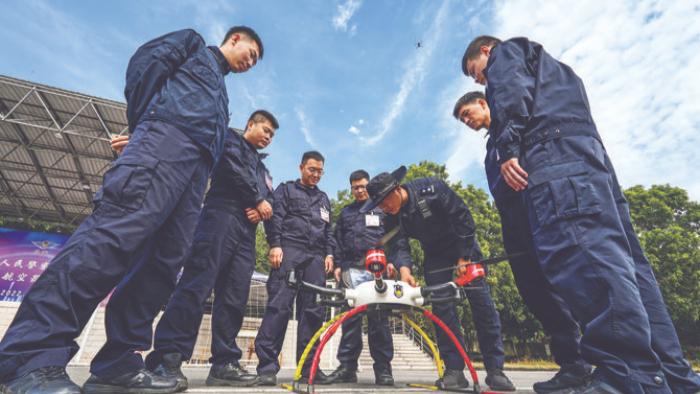 低空砺剑育英才 向战而飞强本领