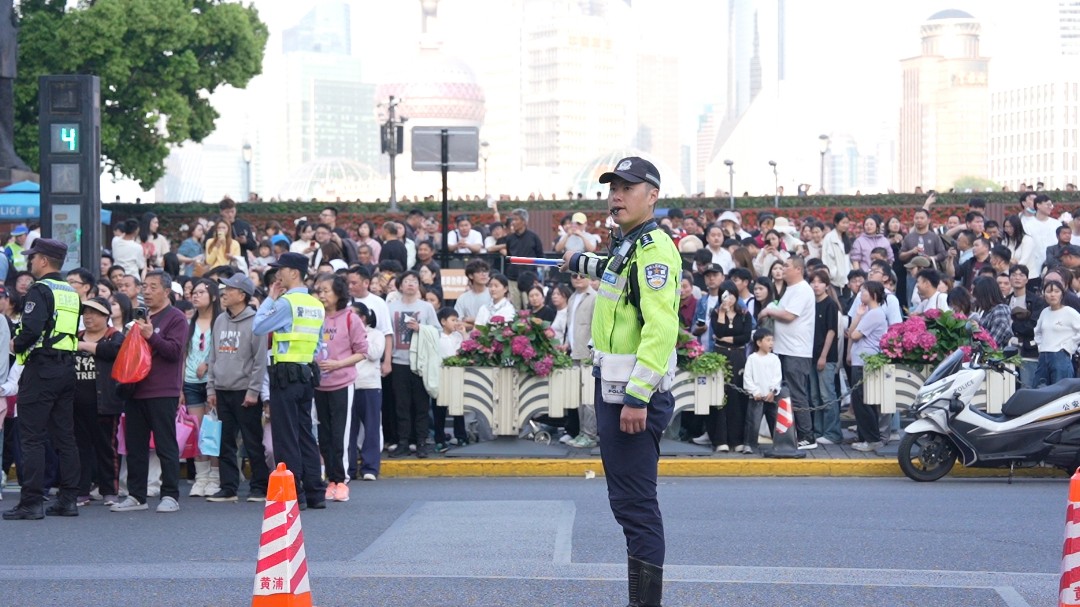 落实热门活动景点“一点一方案” 报警类警情下降3.1% 上海警方多举措护航五一假期