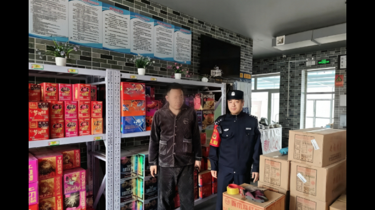 吉林双辽公安突击检查 为烟花爆竹安全“把脉问诊”