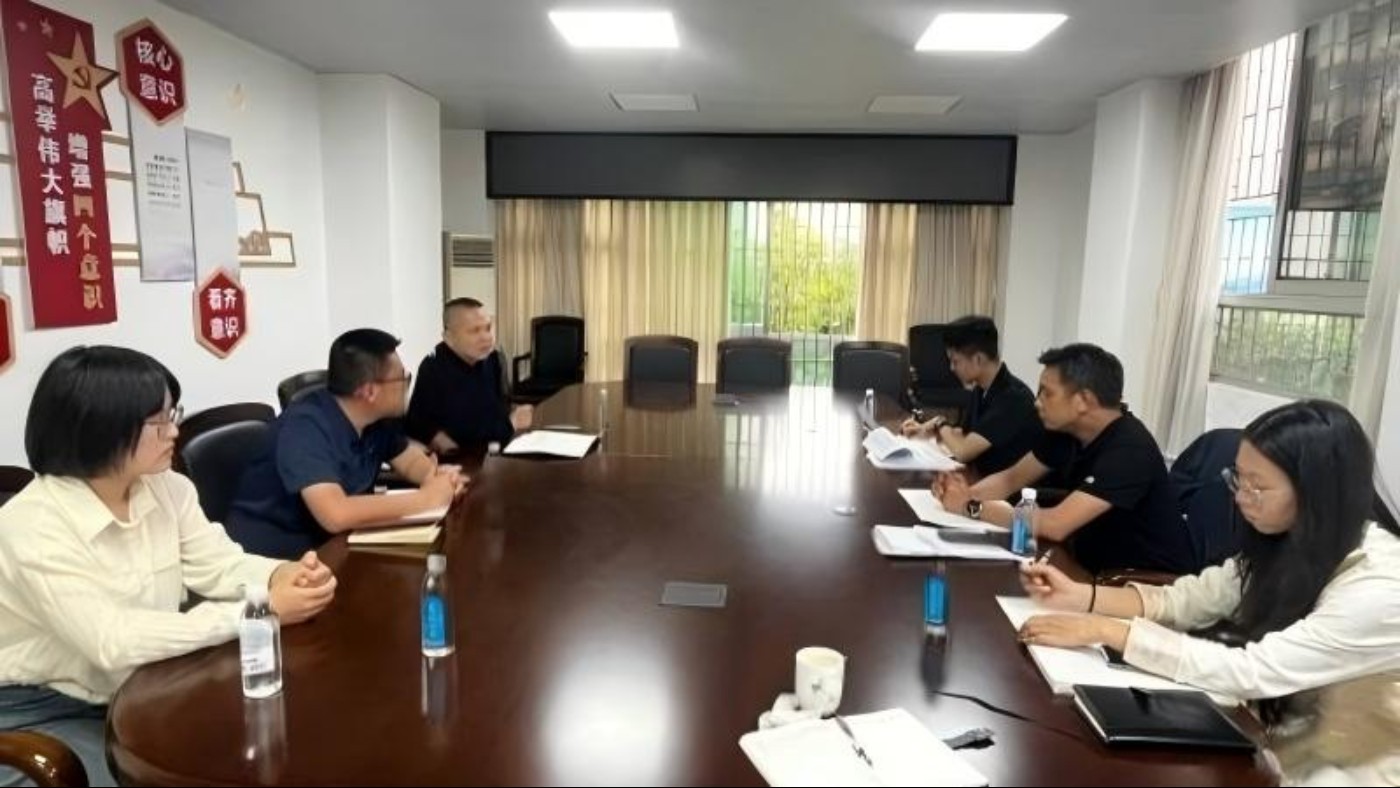 他在鹤山市综治中心书写平安答卷