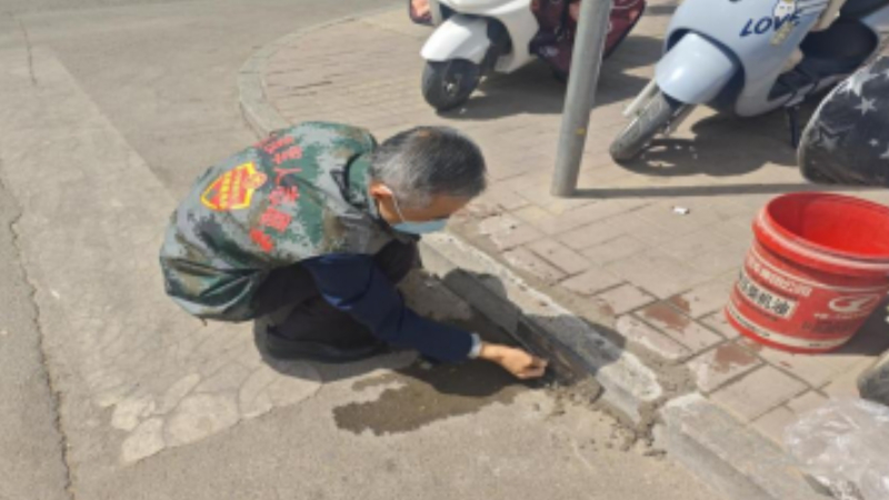 银川市兴庆区信义社区：修缮道牙除隐患 退役老兵解民忧